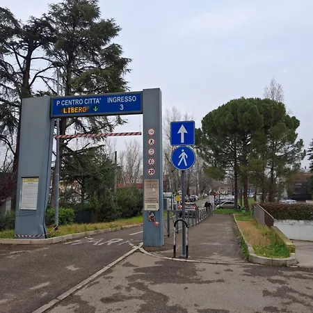 Casadiviaappia 게스트하우스 이몰라