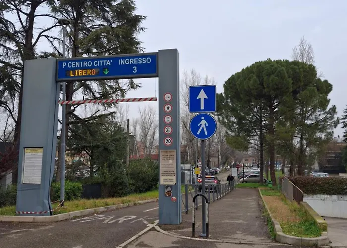 Casadiviaappia 게스트하우스 이몰라